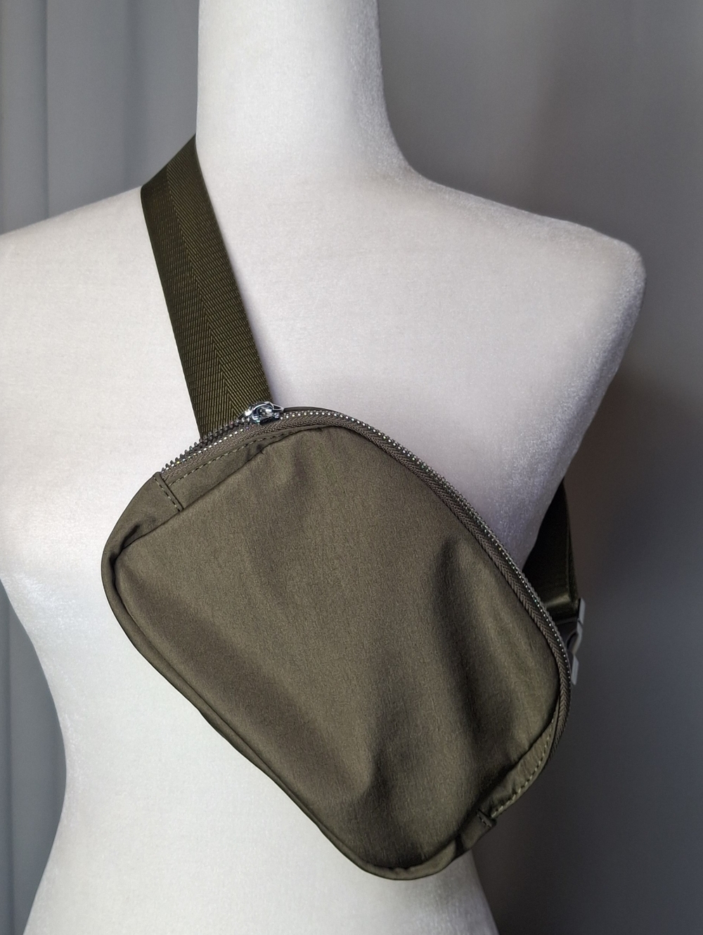 Madison West Belt Bag Crossbody Green Travel Festival Activewear - Picture 4 of 8